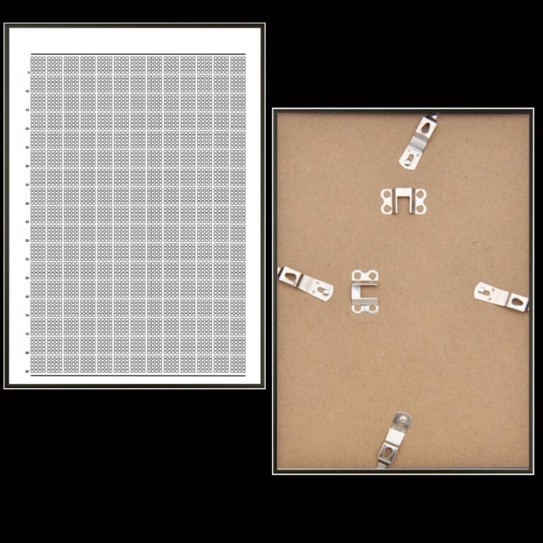 kalendarz życia w tygodniach w ramce plastikowej pokazany z przodu i z tyłu do zawieszenia na ścianie